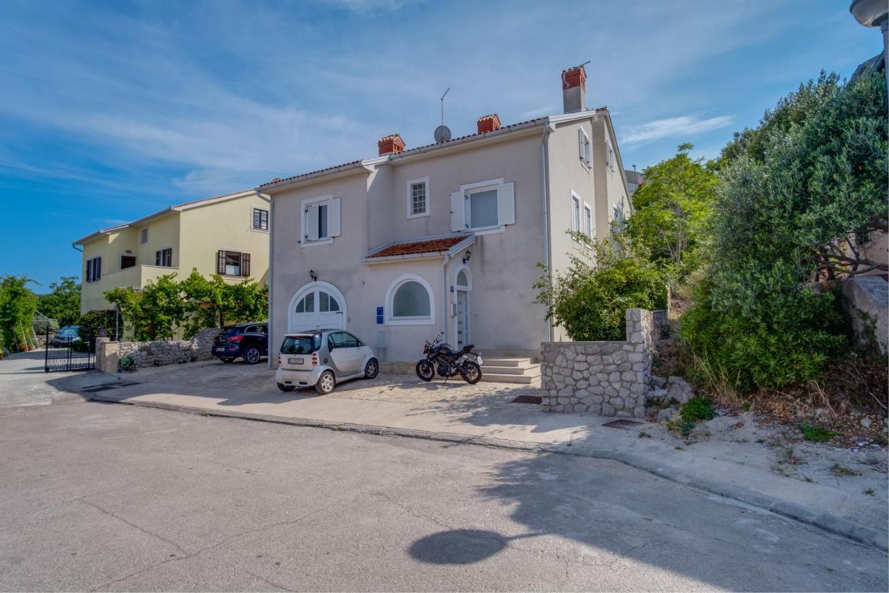 Leonida Apartment