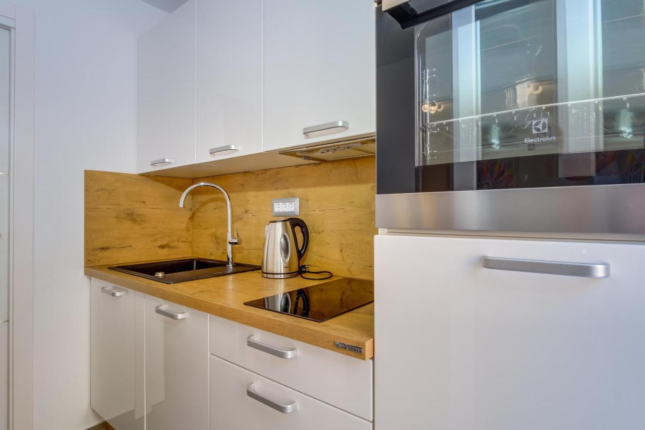 Leonida Apartment *