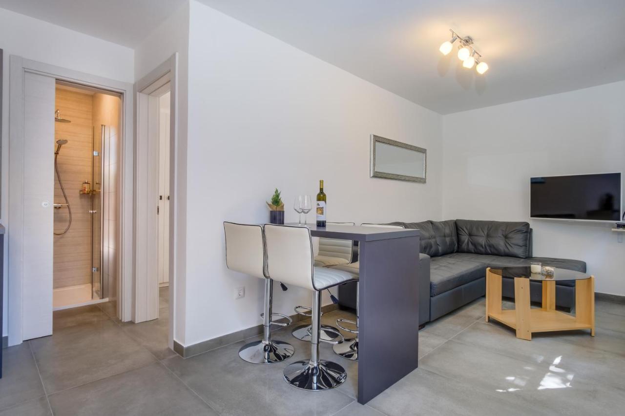 Leonida Apartment
