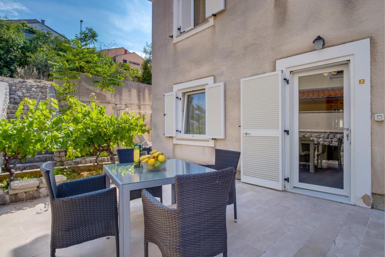 Leonida Apartment
