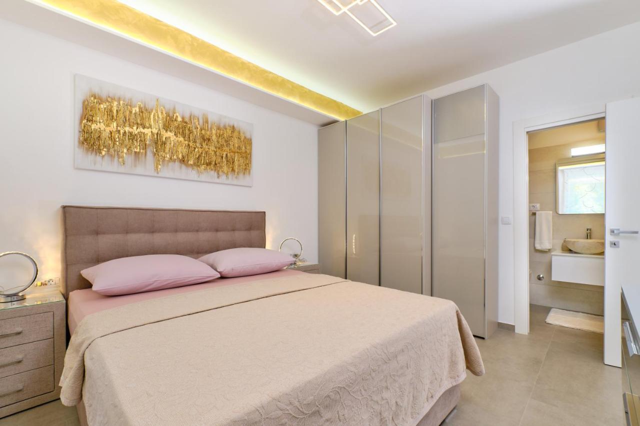 Leonida Apartment