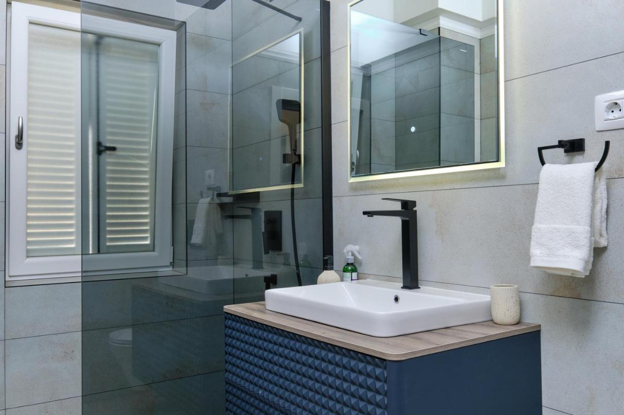 Leonida Apartment *