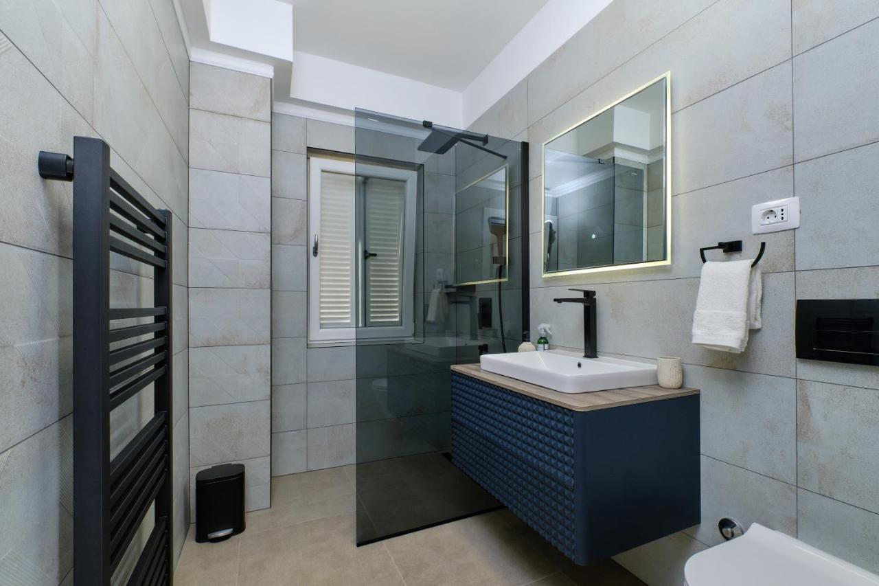 Leonida Apartment