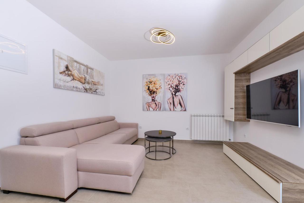 Apartment Leonida *
