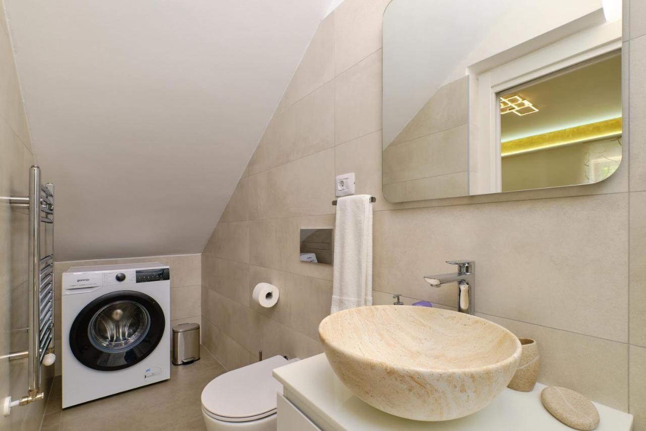 Leonida Apartment *